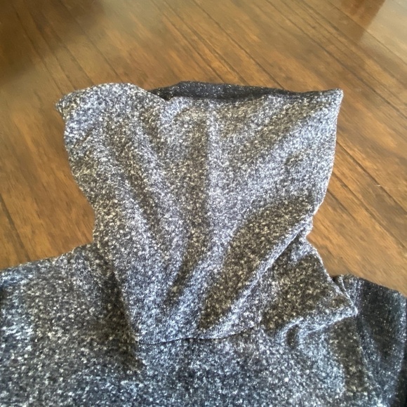 ROOTS funnel neck sweater size medium black and grey - Picture 6 of 9